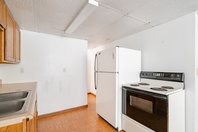 Building Photo - 804 W 18th St