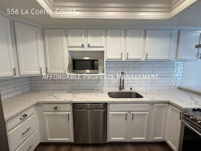 Building Photo - 556 La Copita Ct