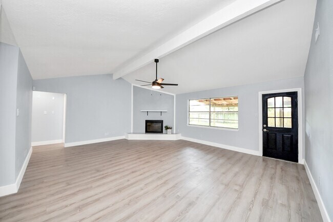 Building Photo - 10171 NW Park Dr