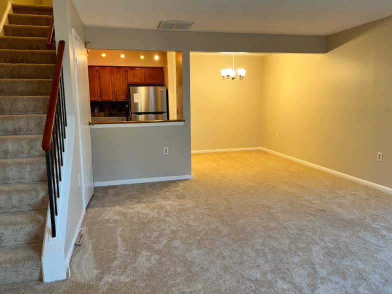 Building Photo - 7555 Belle Grae Dr