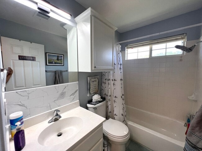 Building Photo - 3 Bedroom 2.5 Bath 1 Single Family Home for Rent in Cambridge Heights Area of Round Rock, Texas, ...