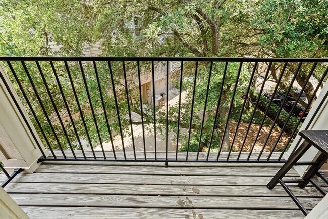 Building Photo - 2124 Gillette St