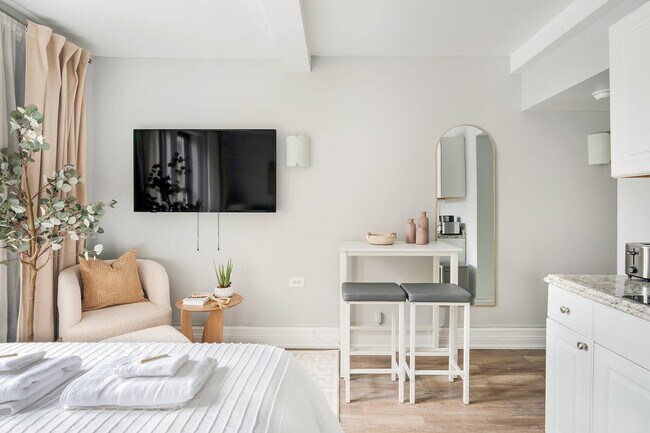 Building Photo - 240 W 73rd St