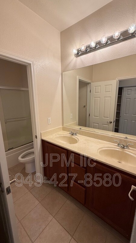 Building Photo - 565 Connemaras Ct