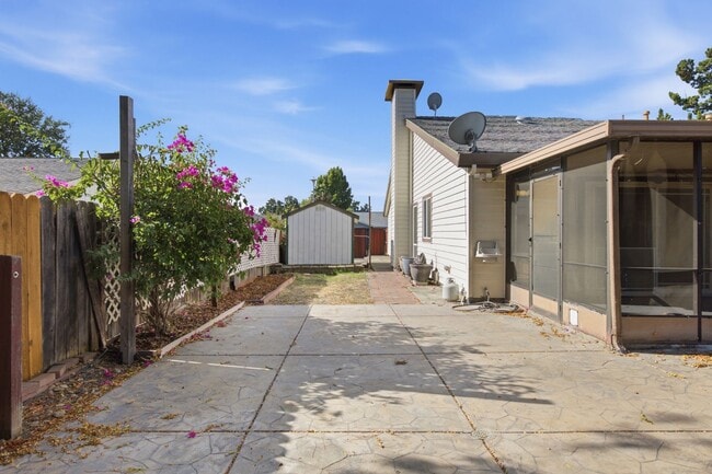 Building Photo - 7113 Mountainside Dr