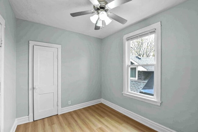 Building Photo - 1302 S 61st Ave