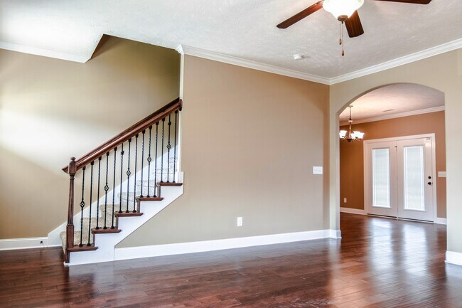 Building Photo - Pet Friendly Three Bedroom with Bonus!