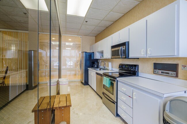 Building Photo - 5440 N Ocean Dr