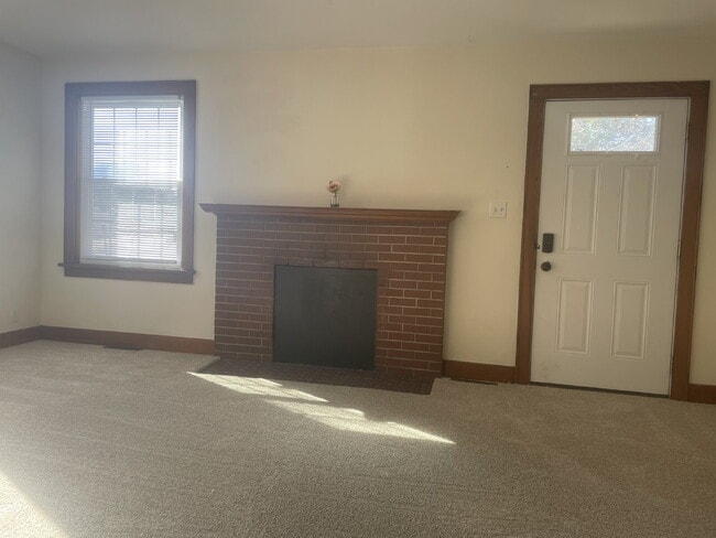 Building Photo - “Old School Cool” — 3 Bed with 3-Car Garage + Tons of Parking