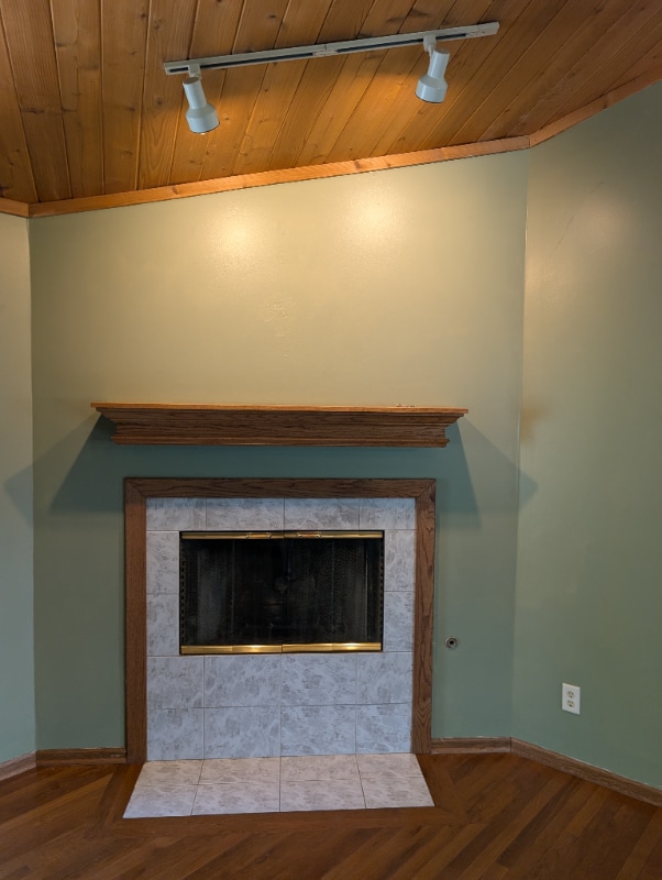 Building Photo - 1218 Point O'Woods Dr