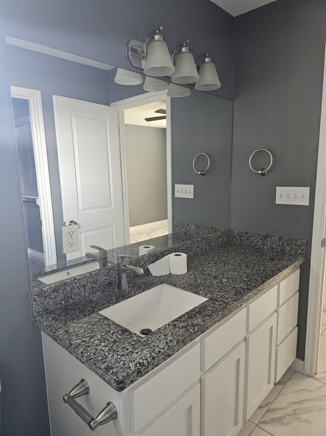 Building Photo - 357 Riverhill Loop