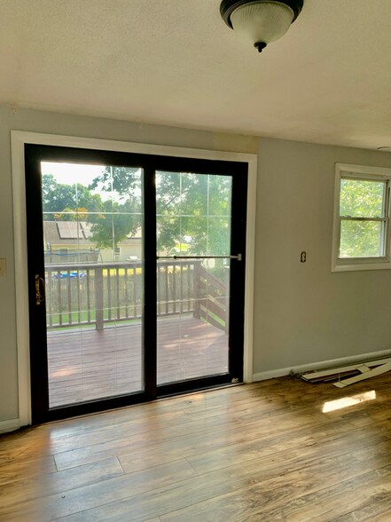 Building Photo - 107 Crescent Dr