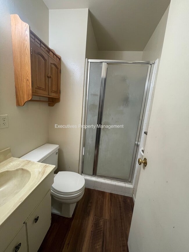 Building Photo - 7126 Louise Ave