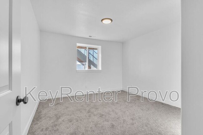 Building Photo - 275 N 600 W