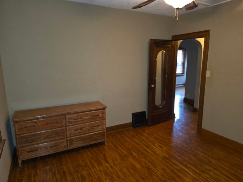 Building Photo - 727 S Rotherwood Ave