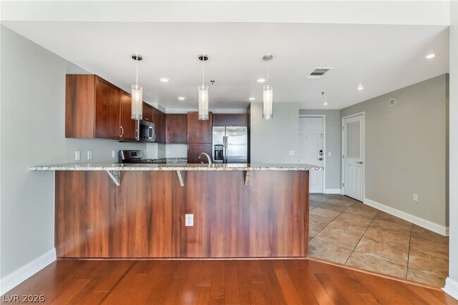 Building Photo - 150 S Las Vegas Blvd