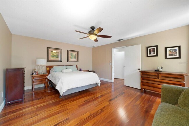 Building Photo - 5621 Lake Mary Jess Shores Ct