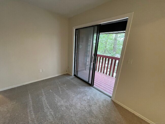 Building Photo - 25 Woodsedge Dr