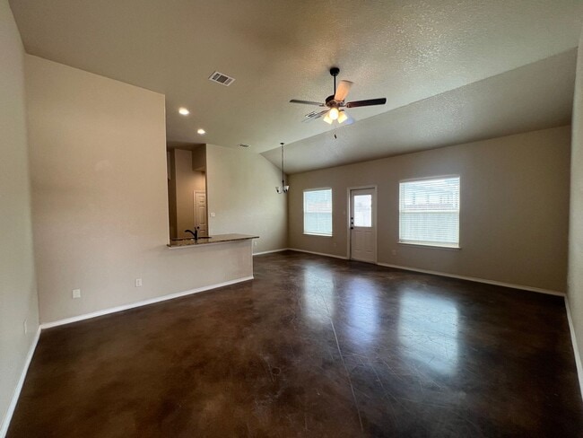 Building Photo - Luxury 3/2 duplex in NBTX