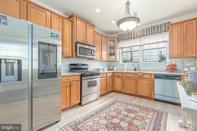 Building Photo - 321 Fountain St