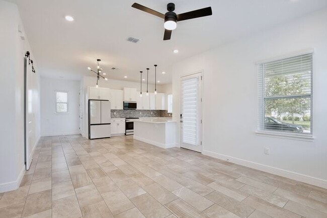 Building Photo - Charming 3/2.5 Courtyard Home with Loft & ...