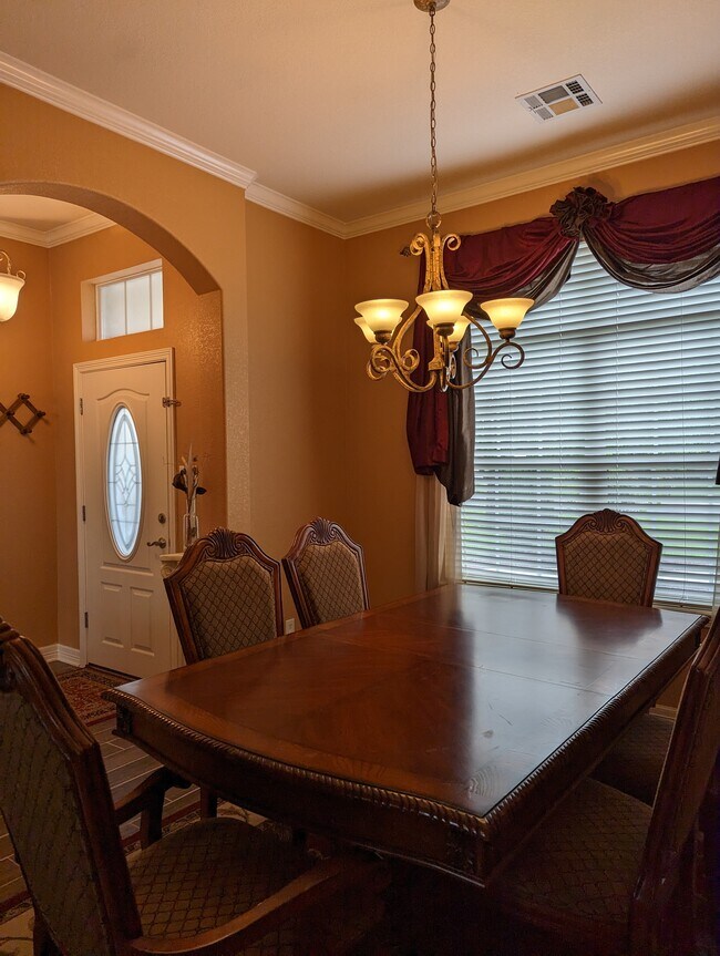 Building Photo - 524 Armstrong Dr