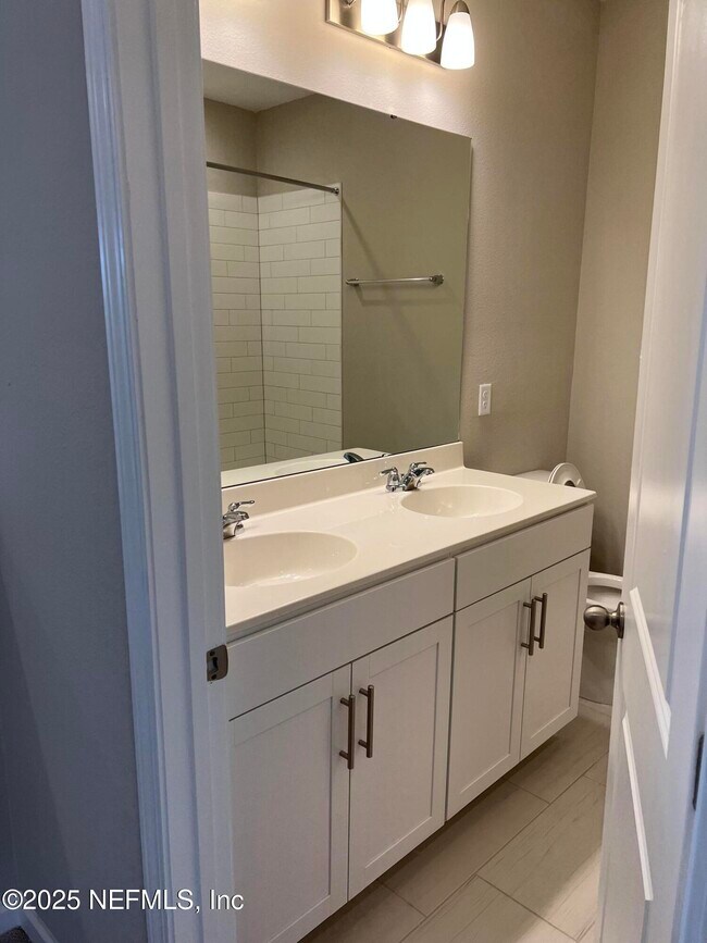 Building Photo - 742 Cherry Elm Dr