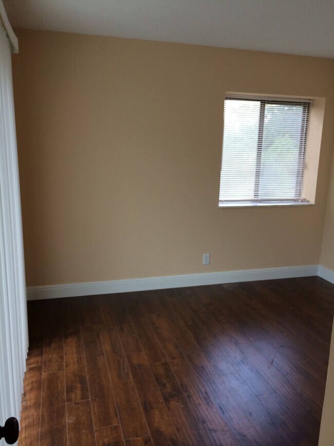 Building Photo - 2160 White Pine Cir