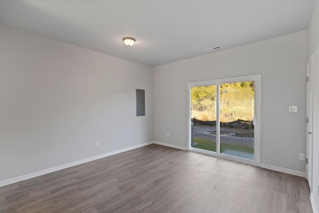 Building Photo - Townhouse For Rent in Holly Ridge