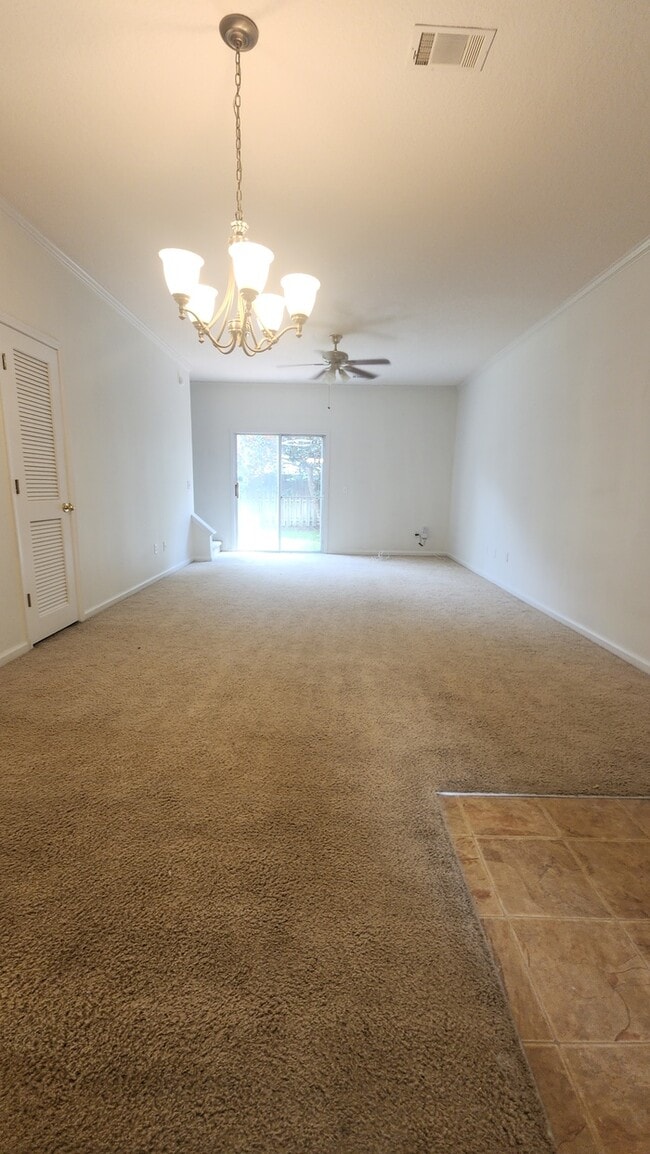 Building Photo - Lovely 2 bedroom move-in ready condo located in The Gables community!