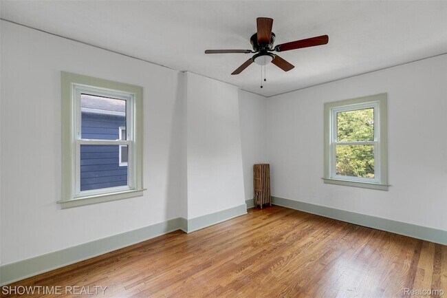 Building Photo - 2410 Yale Ave