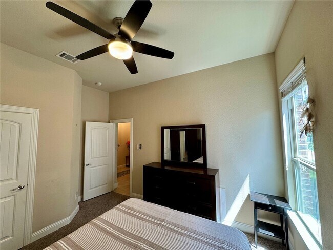 Building Photo - 15817 Rockingham St