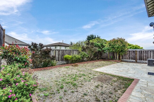 Building Photo - Magnificent home in San Bruno