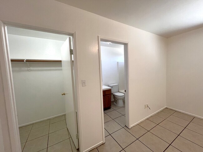 Building Photo - 1408 Interlaken Dr