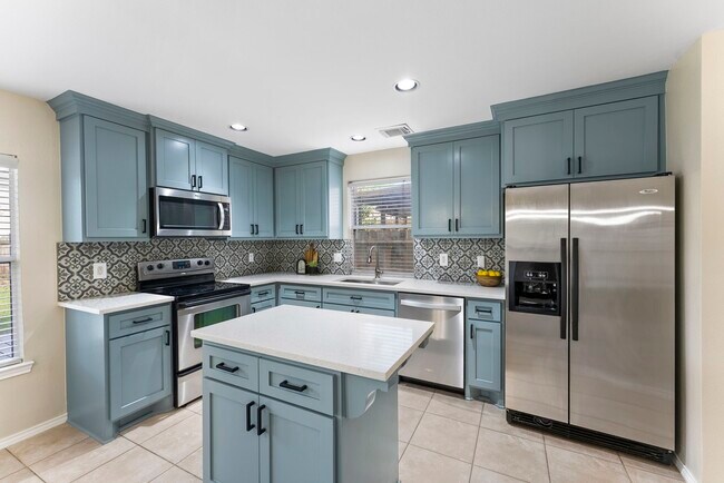 Building Photo - 2419 Colonial Springs Ln