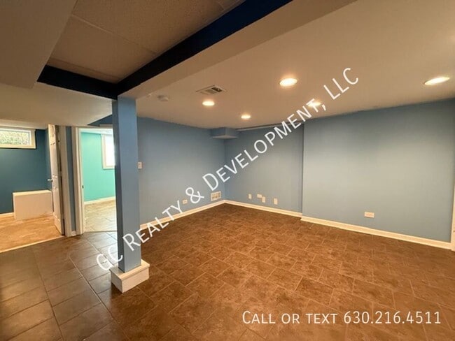 Building Photo - 837 7th Ave