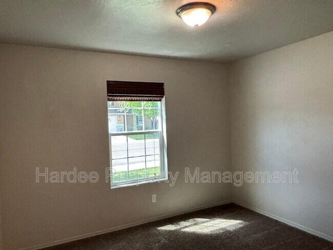 Building Photo - 8228 W Snohomish St
