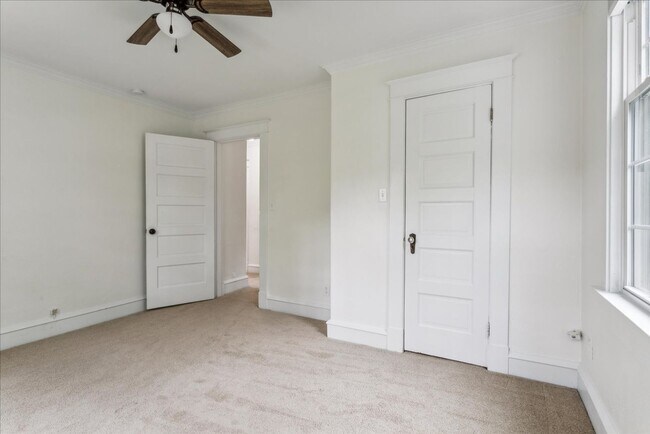 Building Photo - 44 Rivermont Dr