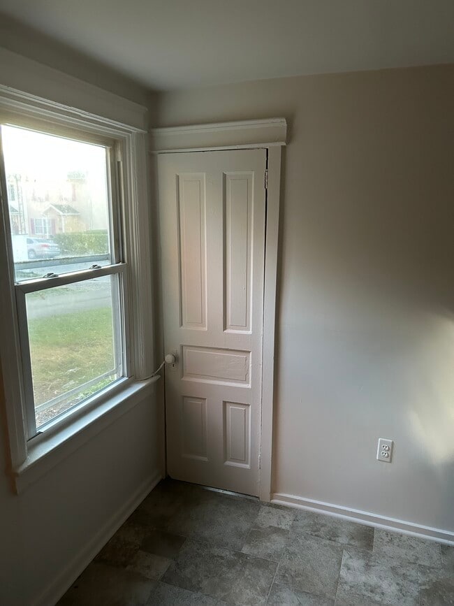 Building Photo - 625 Merchant St