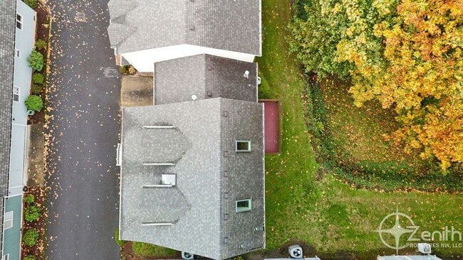 Building Photo - 419 NE 7th Ave