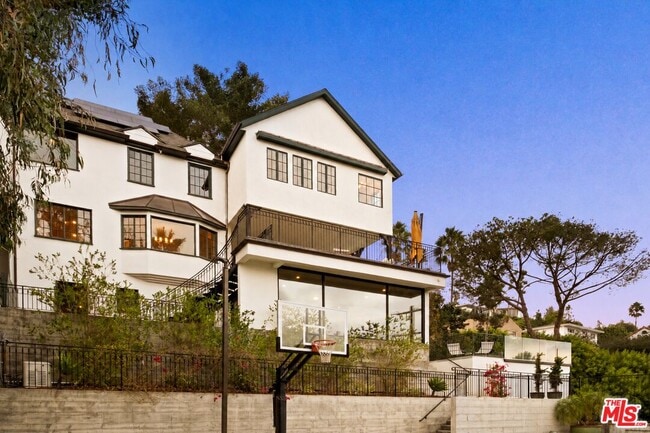 Building Photo - 4818 Bonvue Ave