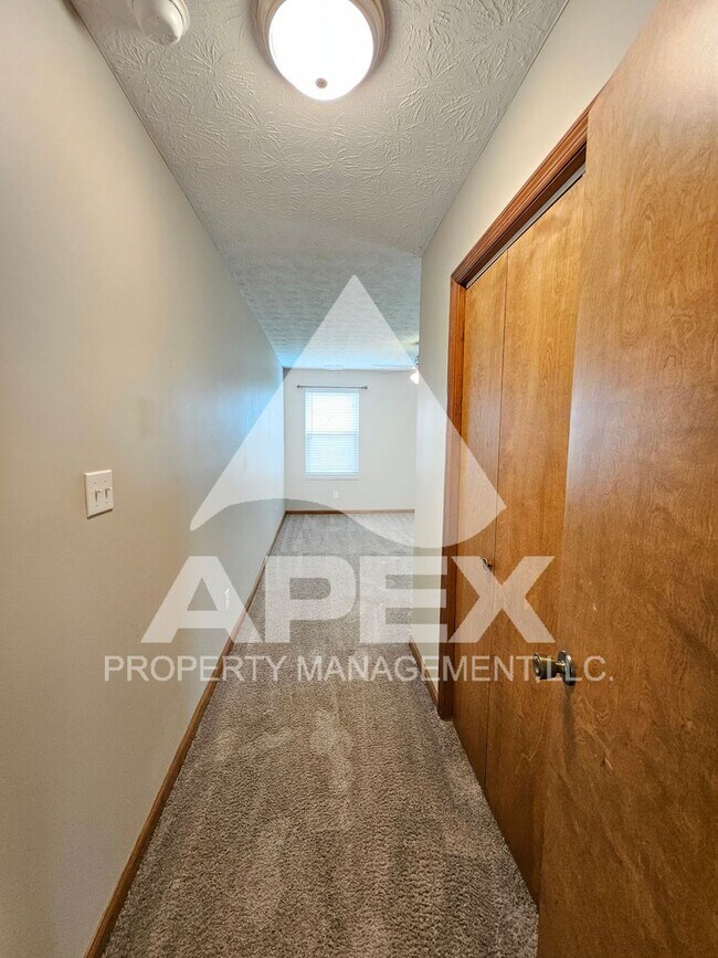 Building Photo - Beautiful 3 Bd/2 Ba Brick Single Family Home w/2-Car Garage in Powell!