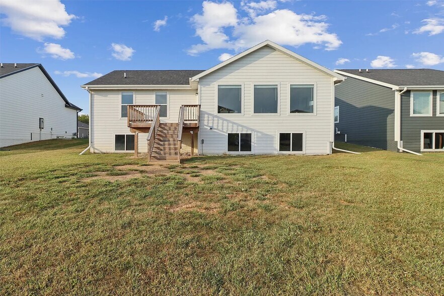 Primary Photo - 520 Meadows Ct