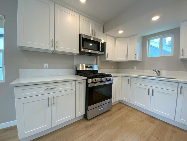 Building Photo - Discover Modern Living in Glendale's Newes...