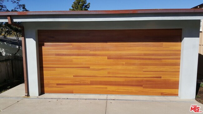 Building Photo - 581 Agate St