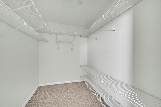 Building Photo - 7210 Lake Cir Dr