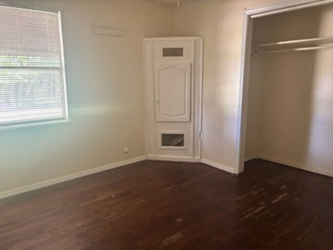 Building Photo - 5076 London Ln