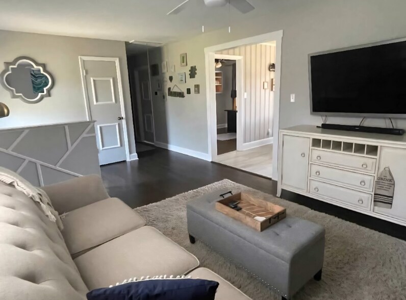 Building Photo - 1042 Interurban Ave