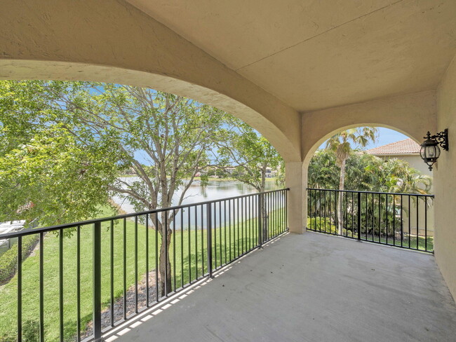 Building Photo - 8703 Club Estates Way