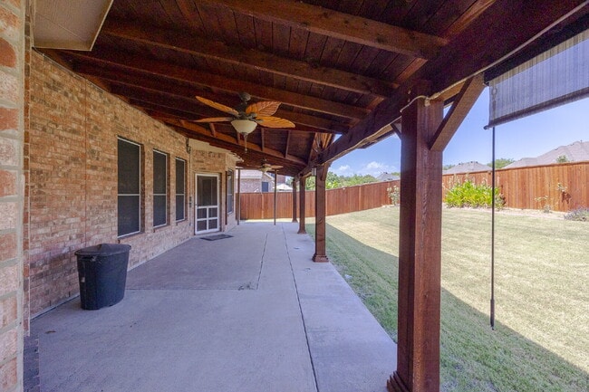 Building Photo - 10002 River Bend Dr
